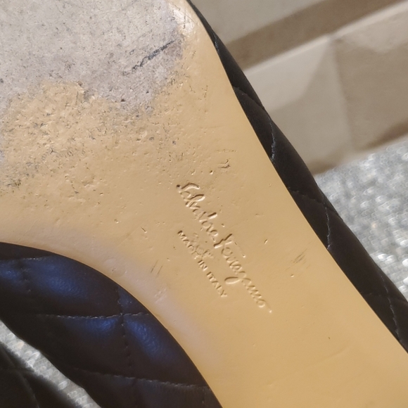 SOLD!!! FERRAGAMO "Vara" Quilted Pumps - Size 10 - Picture 9 of 9